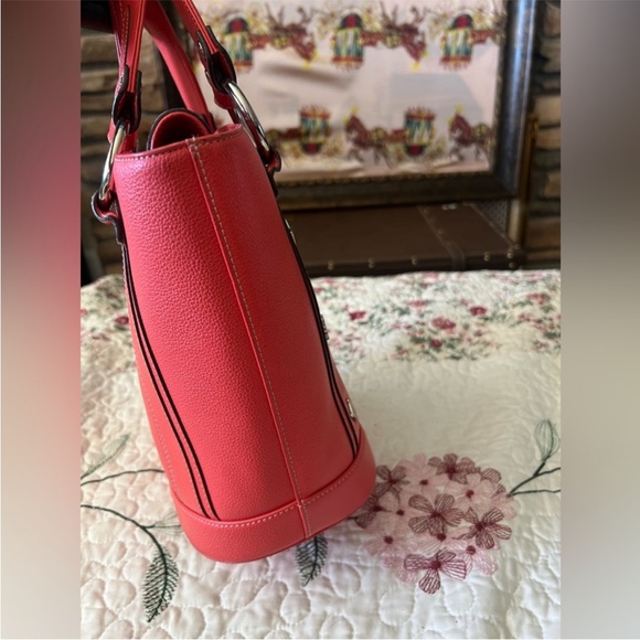 MCM BUCKET SATCHEL In Excellent Used Condition.   Absolutely Beautiful Firey Red - Picture 6 of 13